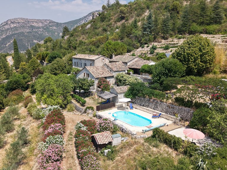 Le-Roc-d-Aiguille-Sahune-Baronnies
